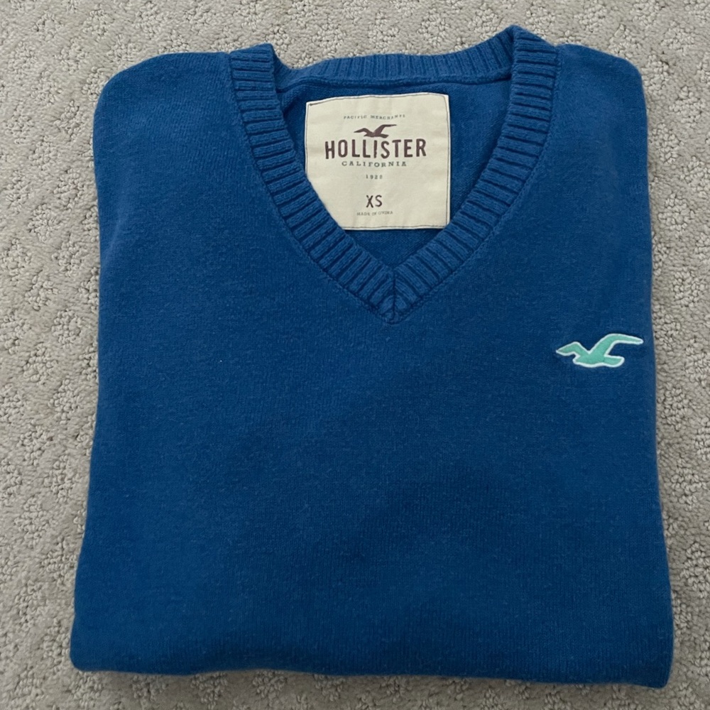 Guys Hollister V-neck knit sweater Size XS